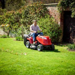 Mountfield MTF 98H Lawn Tractor -Garden Supplies Sales Store 1 0000 MountfieldMTF98HLifestyle2