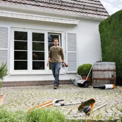 Stihl KM131R Kombi Power Unit -Garden Supplies Sales Store 1 0000s 0002 KombiTool