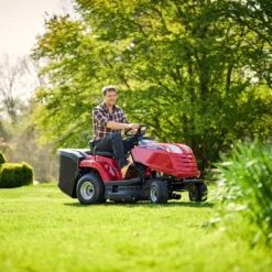 Mountfield MTF 84M Lawn Tractor 10 Mountfield MTF 84M Lawn Tractor -Garden Supplies Sales Store 1 0002 MountfieldMTF84MLifestyle2