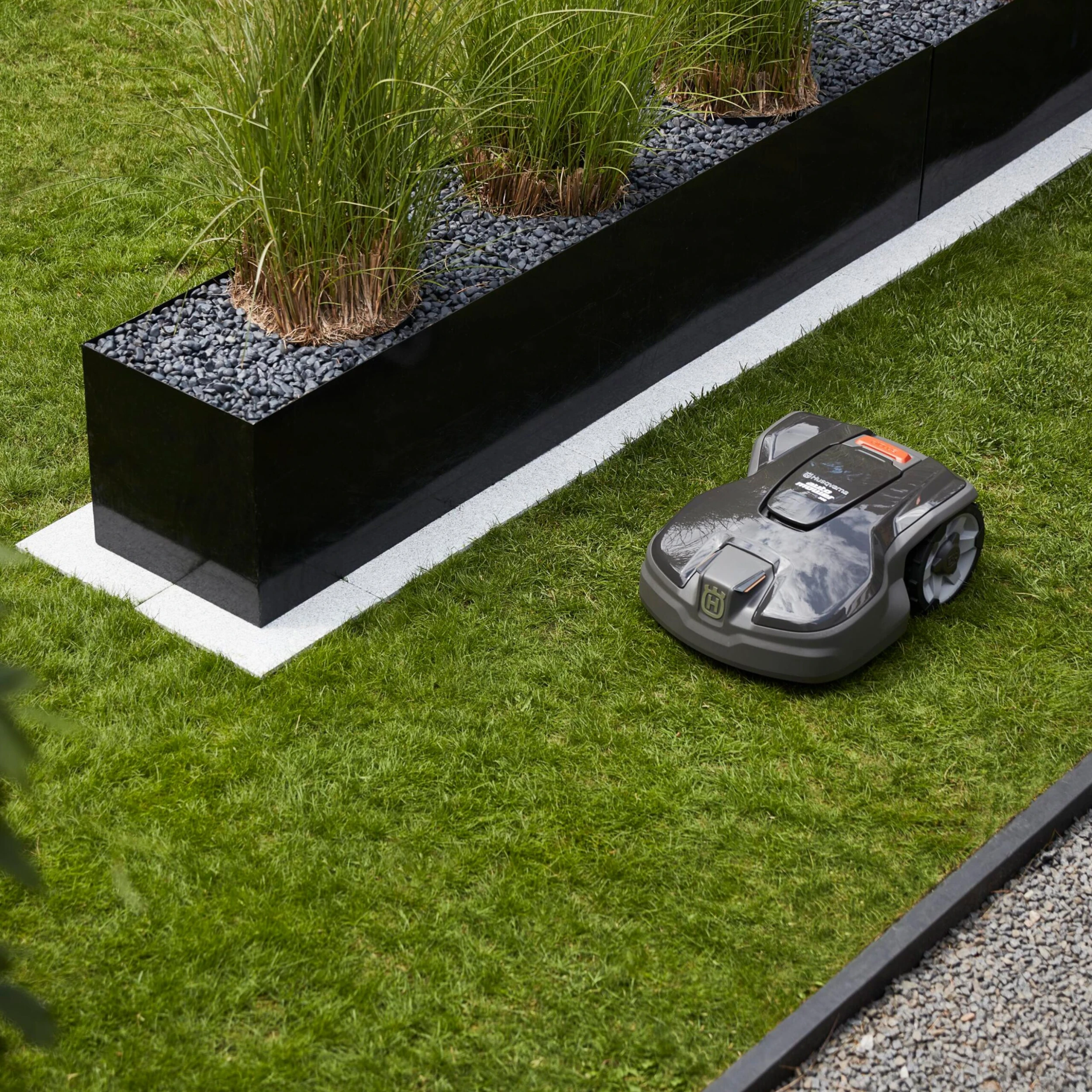 Husqvarna Automower 305 Robotic Lawnmower 3 Husqvarna Automower 305 Robotic Lawnmower - Image 3