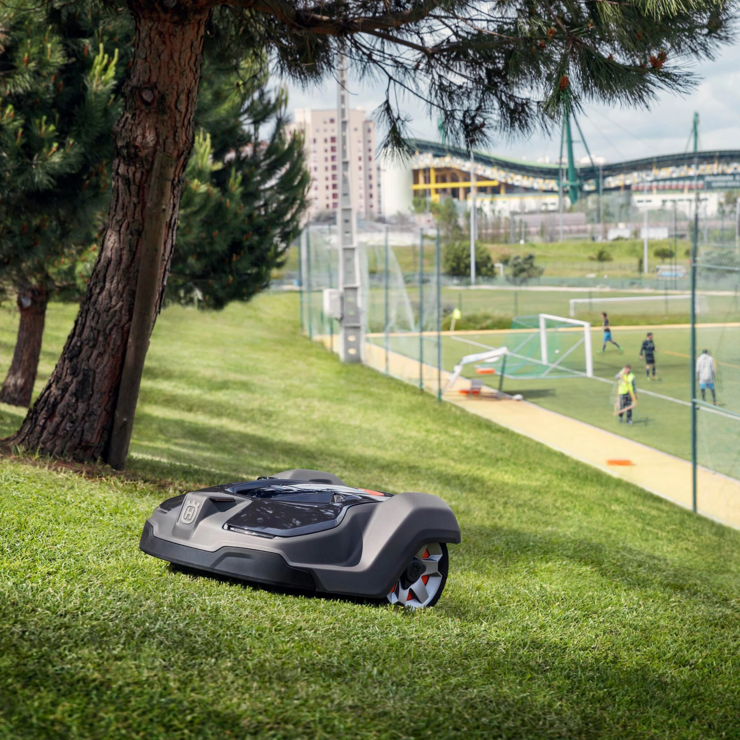 Husqvarna Automower 450X Robotic Lawnmower 3 Husqvarna Automower 450X Robotic Lawnmower - Image 3