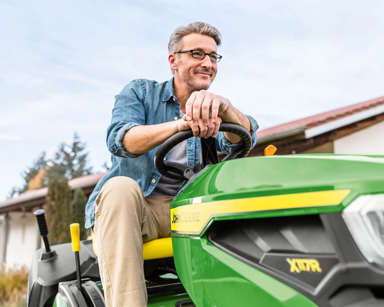 John Deere X117R Lawn Tractor 4 John Deere X117R Lawn Tractor - Image 4