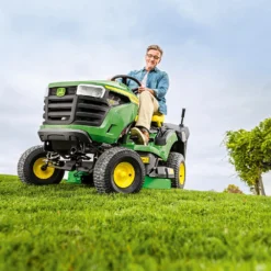 John Deere X117R Lawn Tractor 6 John Deere X117R Lawn Tractor -Garden Supplies Sales Store EditedGreendeckx117r