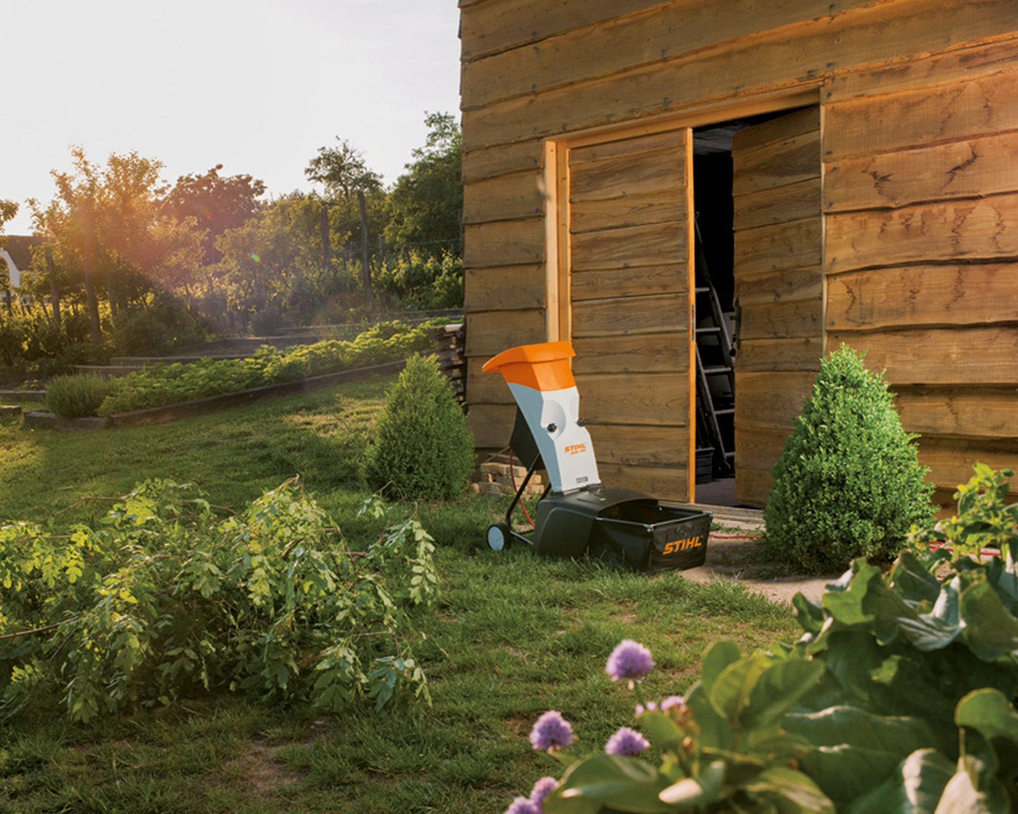 Stihl GHE105 Electric Garden Shredder 2 Stihl GHE105 Electric Garden Shredder - Image 2