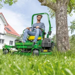 John Deere Z545R Zero-Turn Mower 6 John Deere Z545R Zero-Turn Mower -Garden Supplies Sales Store Greendeck 0000s 0000 r2g025590 LSC