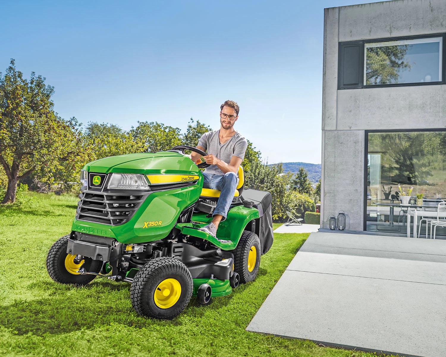 John Deere X350R Lawn Tractor 2 John Deere X350R Lawn Tractor - Image 2