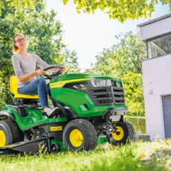 John Deere X127 Lawn Tractor 7 John Deere X127 Lawn Tractor -Garden Supplies Sales Store Greendeck 0000s 0002 r2g067073 LSC