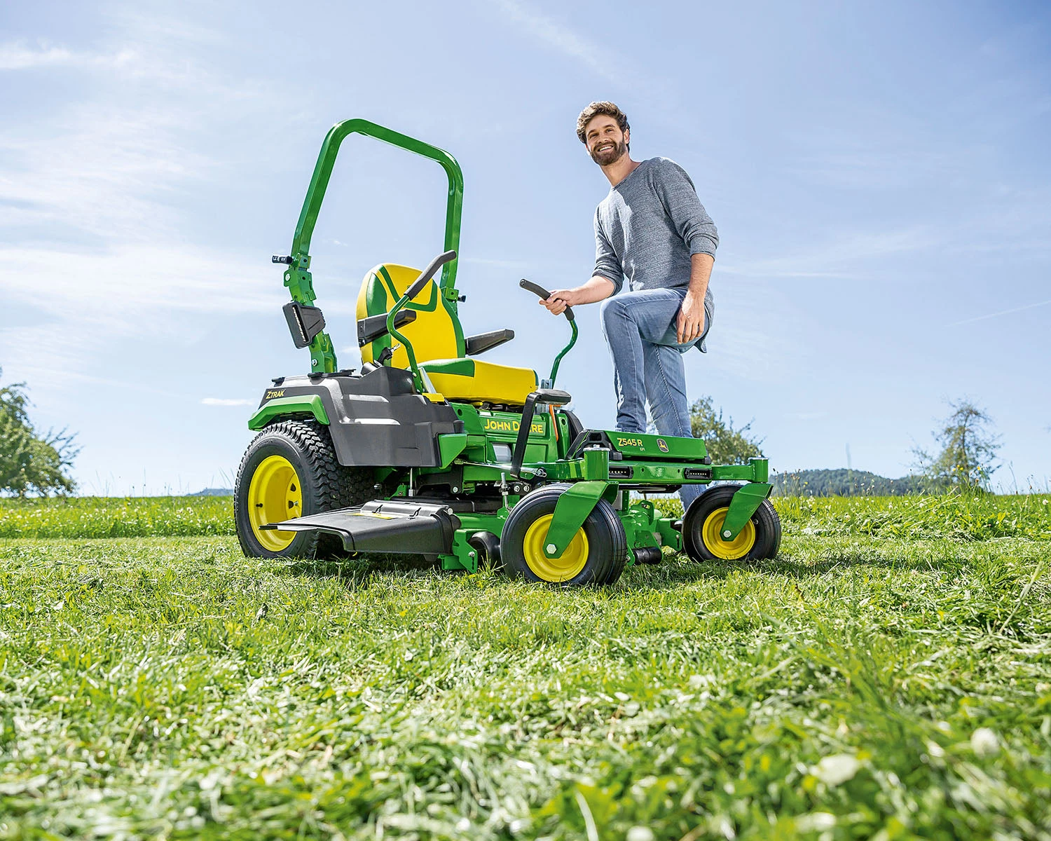 John Deere Z545R Zero-Turn Mower 4 John Deere Z545R Zero-Turn Mower - Image 4