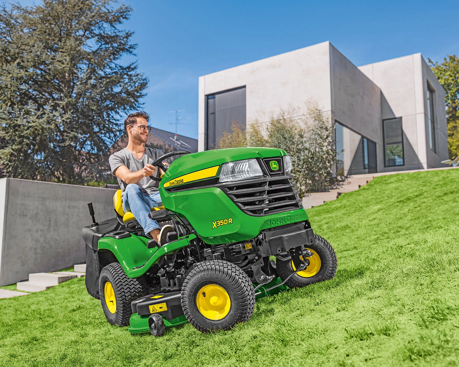 John Deere X350R Lawn Tractor 4 John Deere X350R Lawn Tractor - Image 4