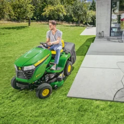 John Deere X350R Lawn Tractor 9 John Deere X350R Lawn Tractor -Garden Supplies Sales Store Greendeck 0000s 0004 r2g067209 LSC