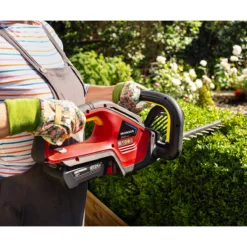 Honda HHH36BXB Cordless Hedge Trimmer 9 Honda HHH36BXB Cordless Hedge Trimmer -Garden Supplies Sales Store HOndaHedgetrimmerlifestyle1
