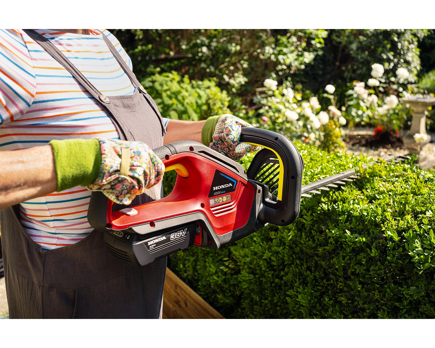Honda HHH36BXB Cordless Hedge Trimmer 4 Honda HHH36BXB Cordless Hedge Trimmer - Image 4