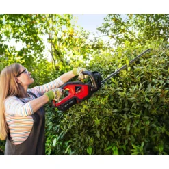 Honda HHH36BXB Cordless Hedge Trimmer 10 Honda HHH36BXB Cordless Hedge Trimmer -Garden Supplies Sales Store HOndaHedgetrimmerlifestyle2