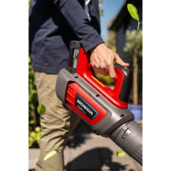 Honda HHB36BXB Cordless Leaf Blower -Garden Supplies Sales Store HondaLeafblowerLifestyle2