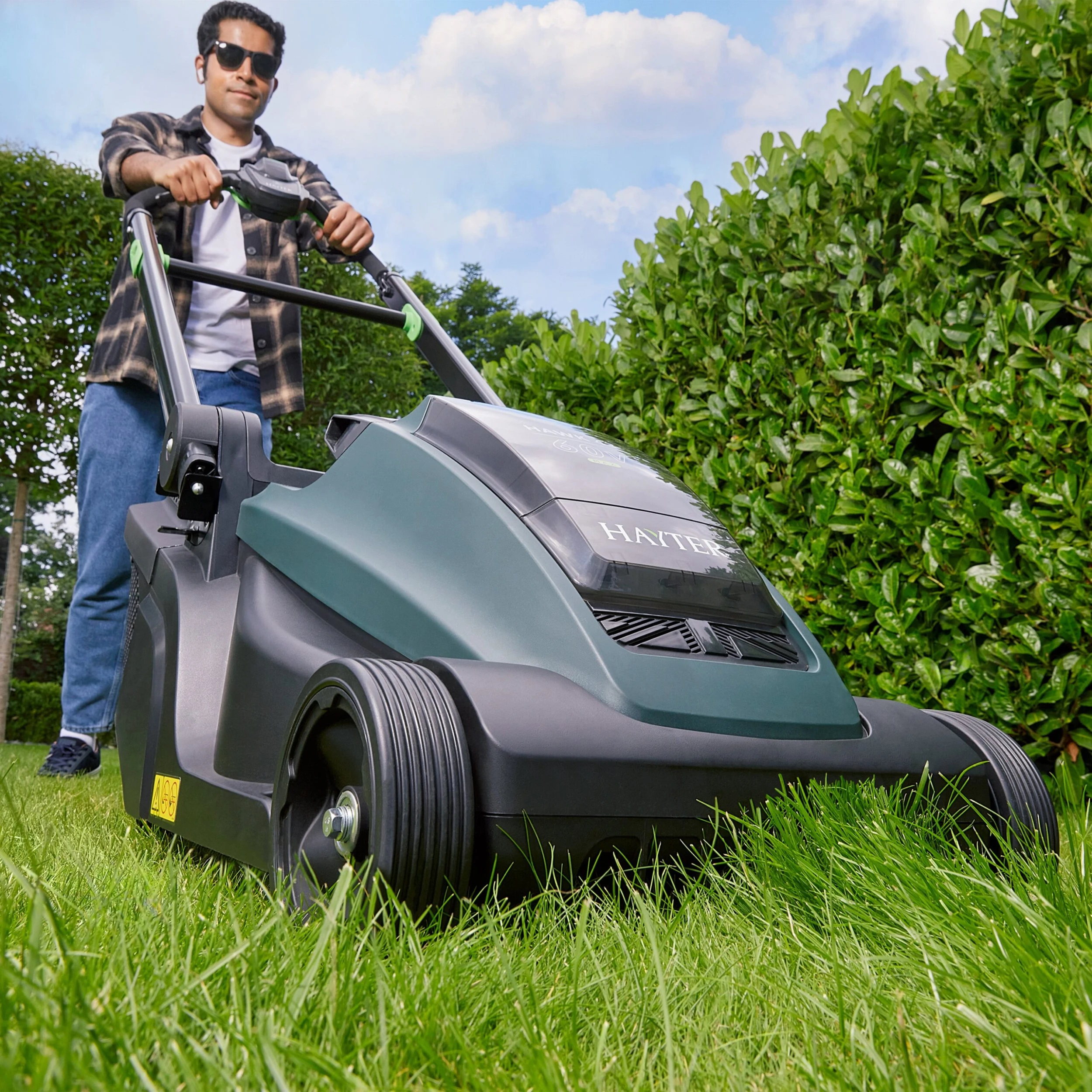 Hayter Hawk 43 AD Cordless Lawnmower 6 Hayter Hawk 43 AD Cordless Lawnmower - Image 6