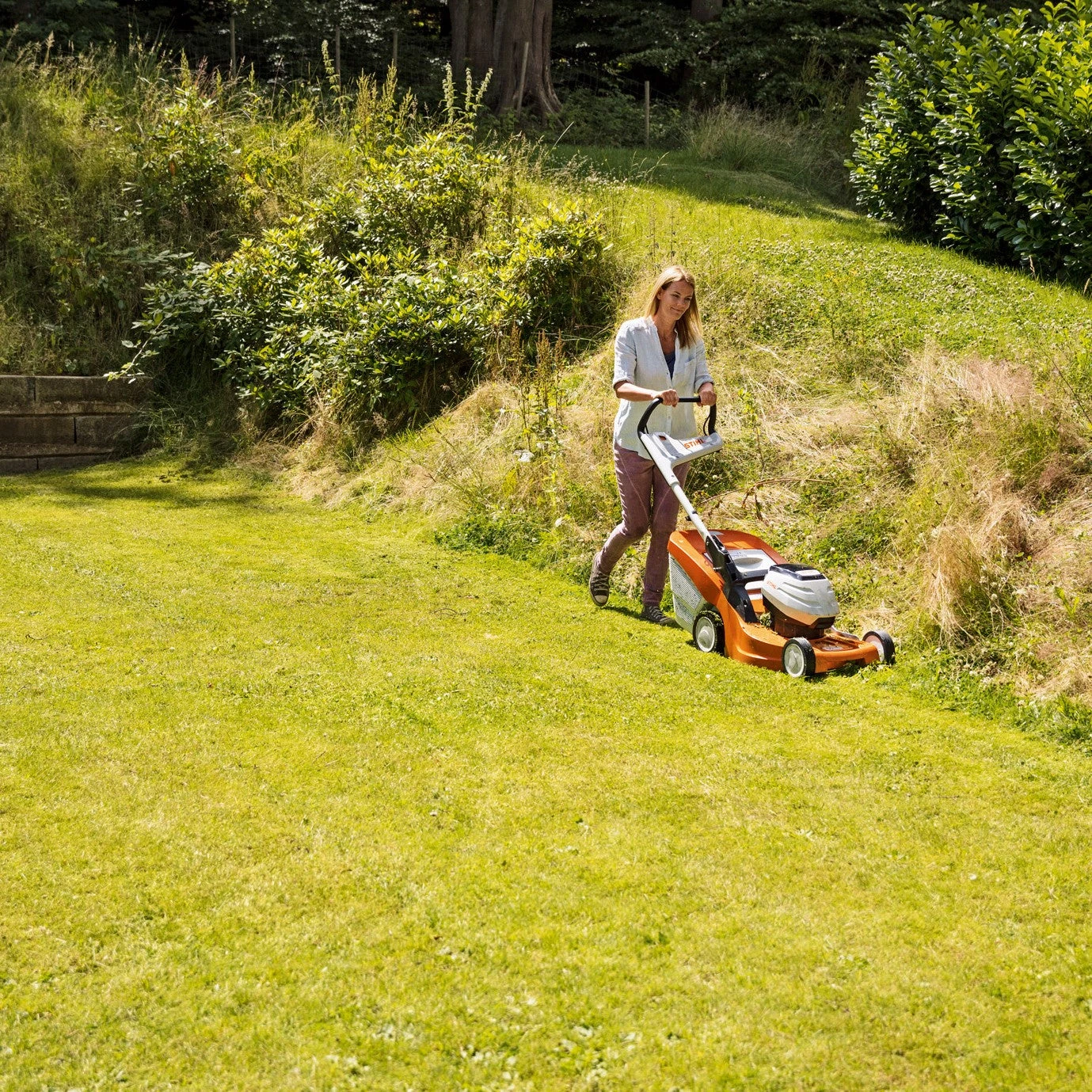 Stihl RMA443 C Cordless Lawnmower 2 Stihl RMA443 C Cordless Lawnmower - Image 2