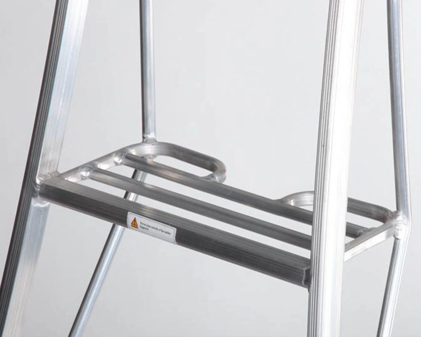 Henchman Professional Tripod Ladder - 3 Adjustable Legs 2 Henchman Professional Tripod Ladder - 3 Adjustable Legs - Image 2